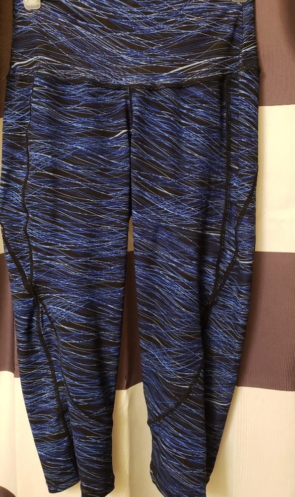 Blue and black cropped leggings